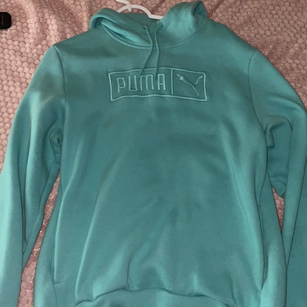 Size Medium PUMA HOODIE